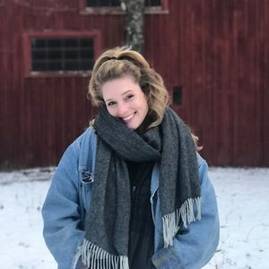 Meet your Posher, Caroline